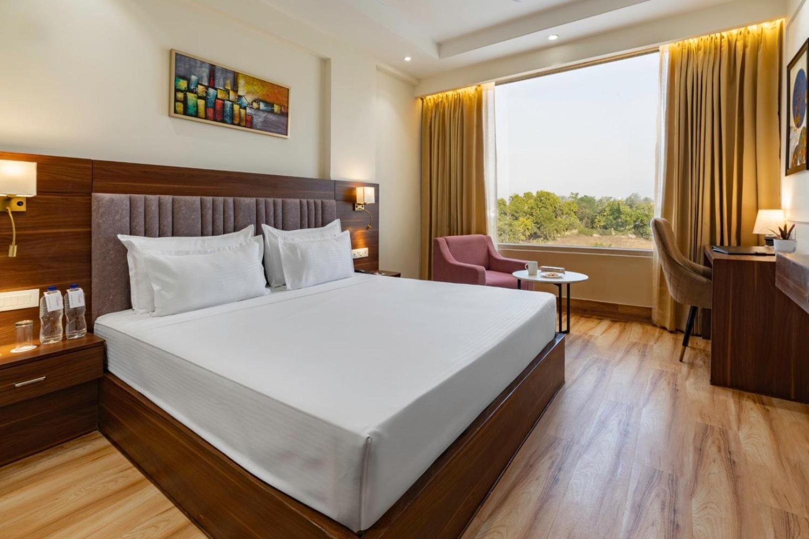 Clarks Inn Suites Agra Near Tajmahal エクステリア 写真