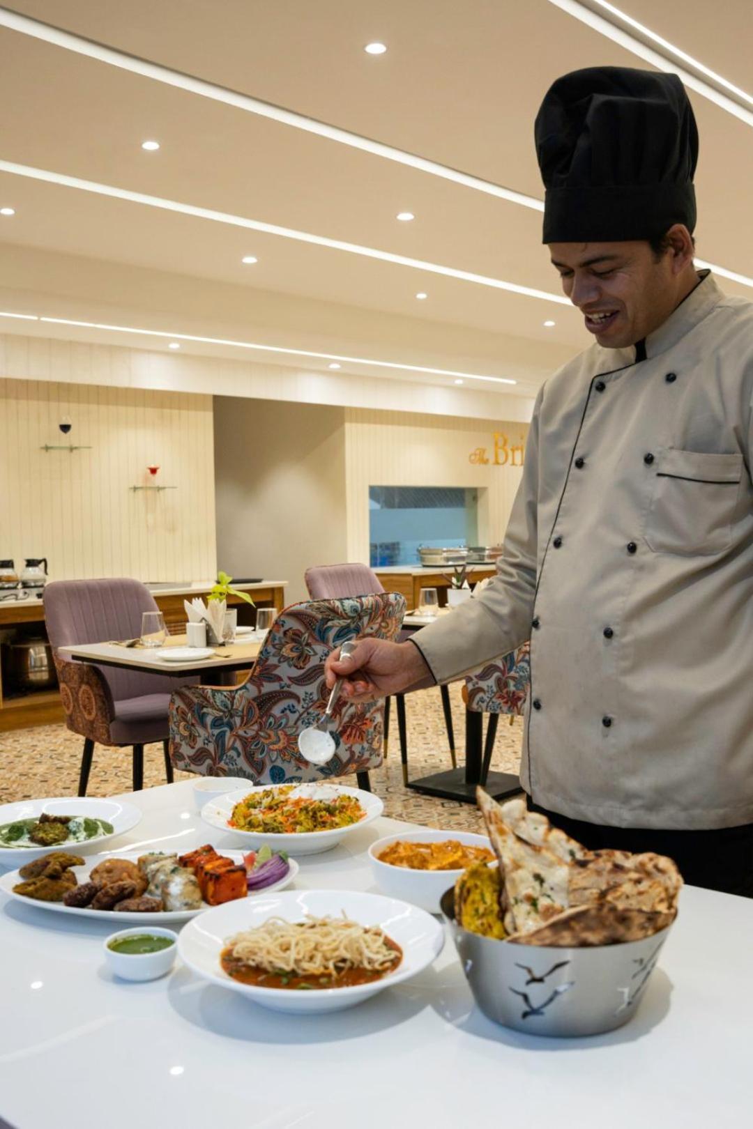 Clarks Inn Suites Agra Near Tajmahal エクステリア 写真