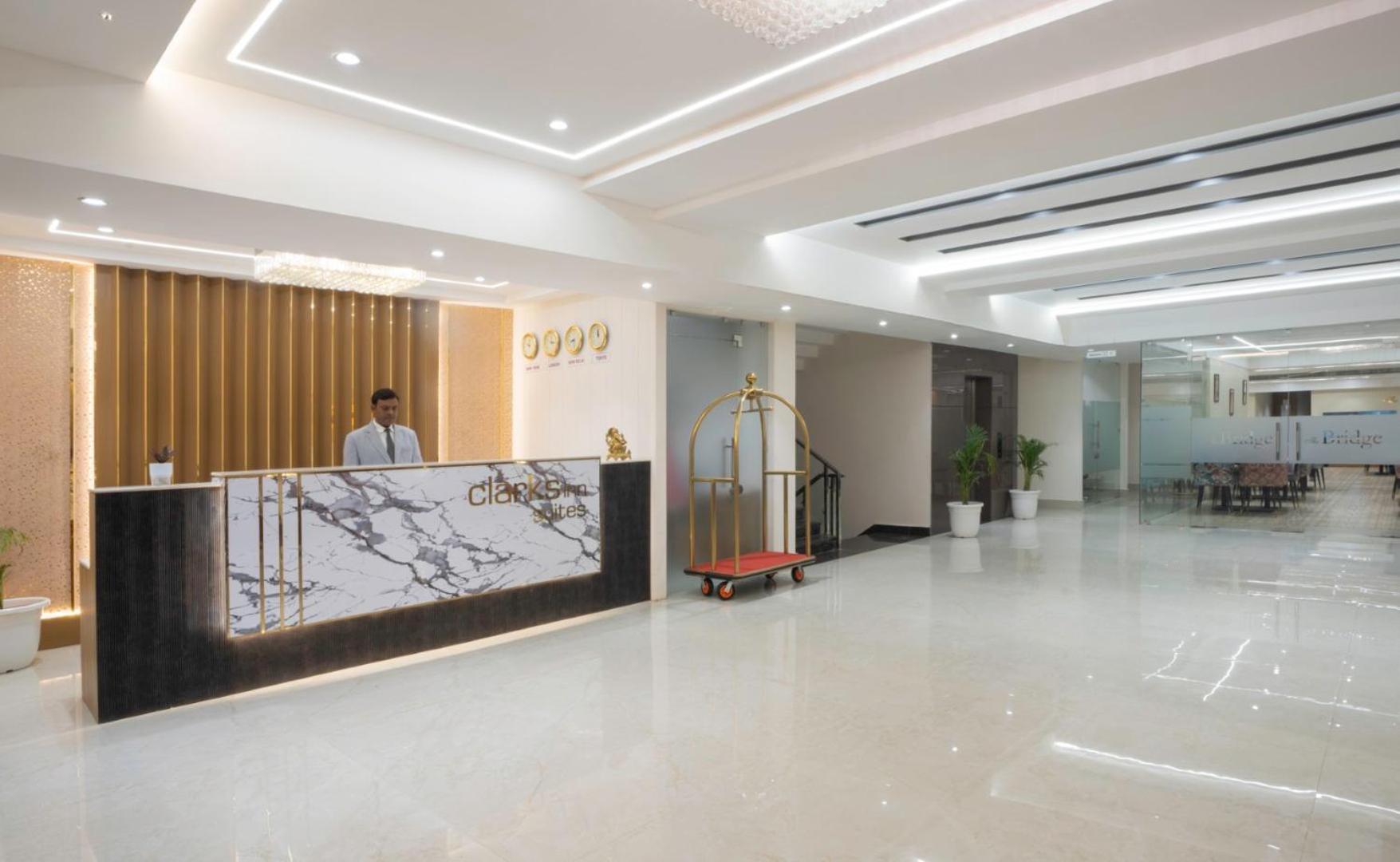 Clarks Inn Suites Agra Near Tajmahal エクステリア 写真