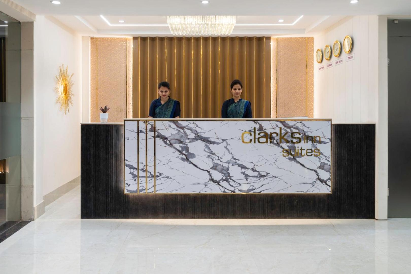 Clarks Inn Suites Agra Near Tajmahal エクステリア 写真