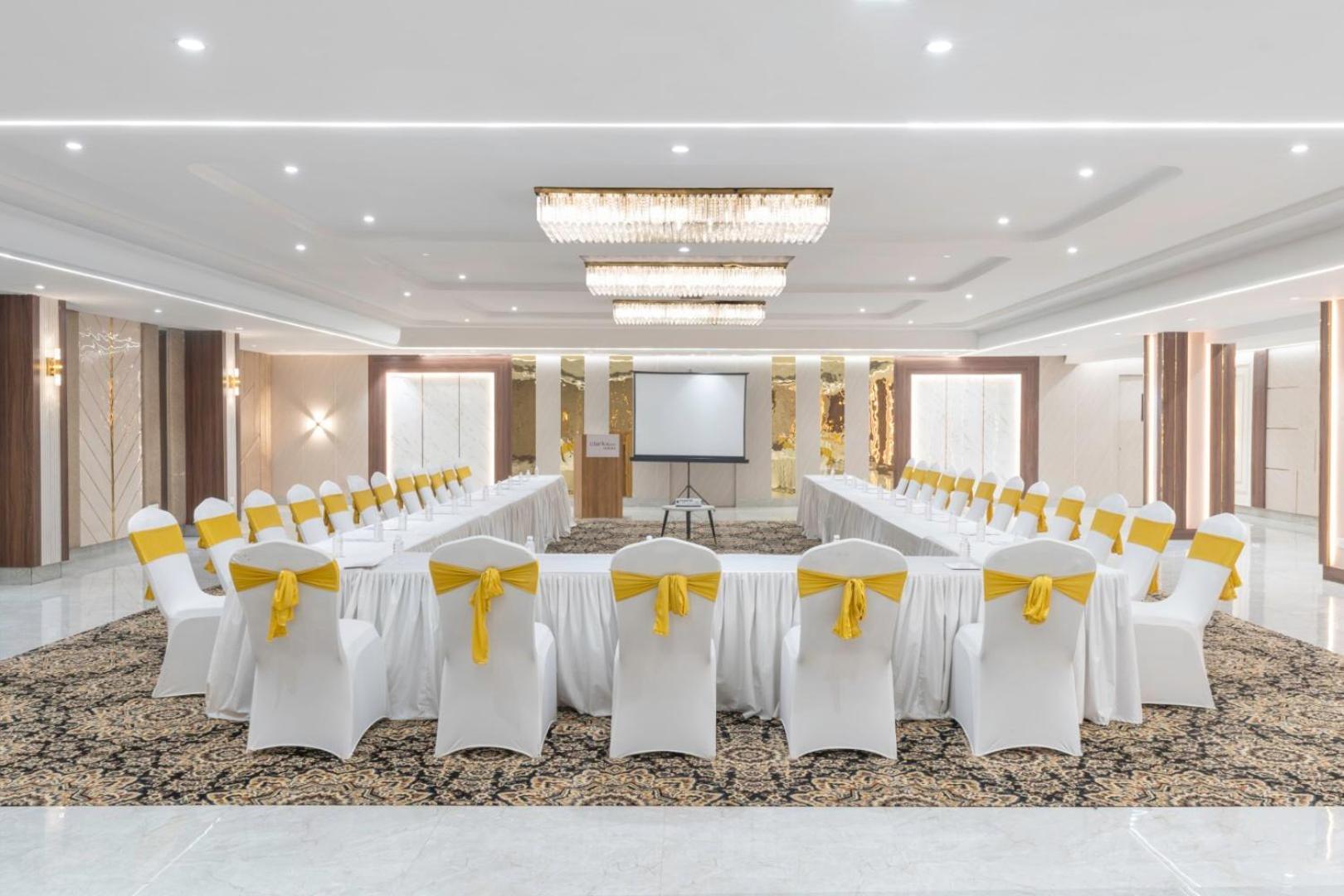 Clarks Inn Suites Agra Near Tajmahal エクステリア 写真
